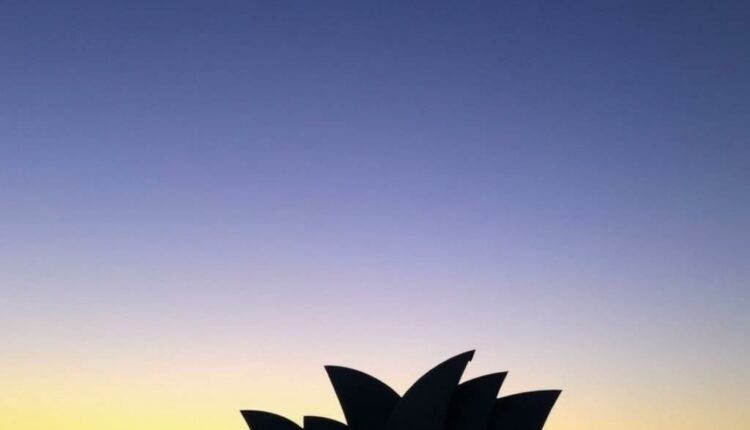 Как спланировать бюджет на первый год жизни в Австралии: практический гид для семей